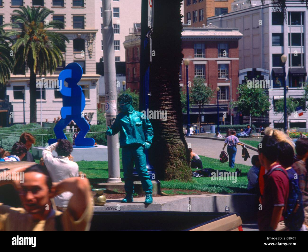 ESCULTURAS EN LA PLAZA. Location Union Square. SAN FRANCISCO