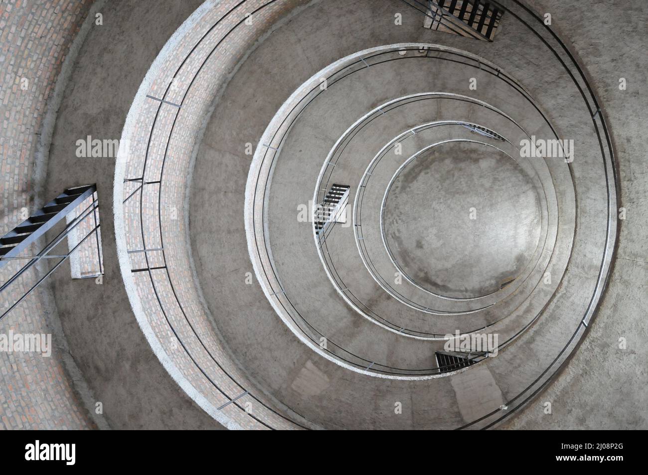 Lighthouse low angle view hi-res stock photography and images - Alamy
