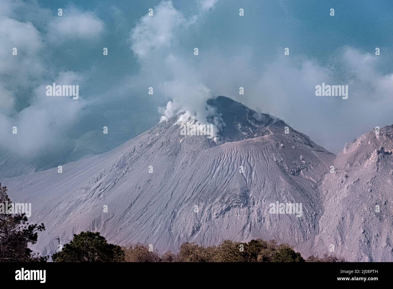 Santiaguito lava dome erupting off Santa Maria volcano, Quetzaltenango, Guatemala Stock Photo