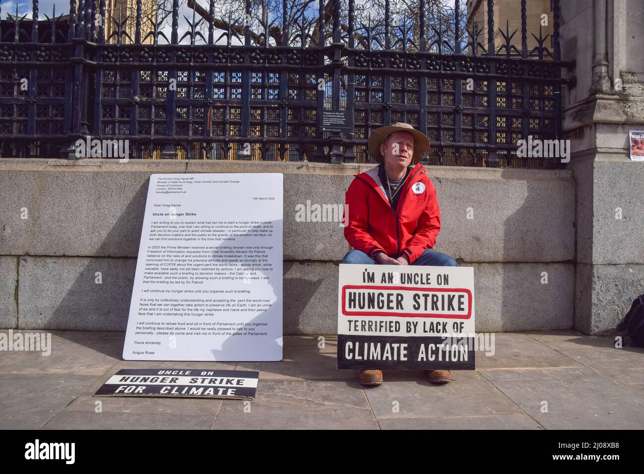 London, UK. 17th March 2022. A man by the name of Angus Rose has begun a hunger strike outside the UK Parliament to pressure the government into taking action on climate change. According to the protester, the Prime Minister received a secret briefing in 2020 from the Chief Scientific Advisor on the risks of, and solutions to, the climate crisis, and is asking the PM to make this briefing public. Credit: Vuk Valcic/Alamy Live News Stock Photo