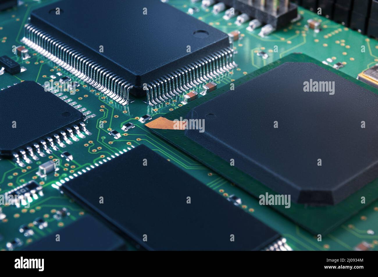 electronic circuit board with passive and active circuit components and ...