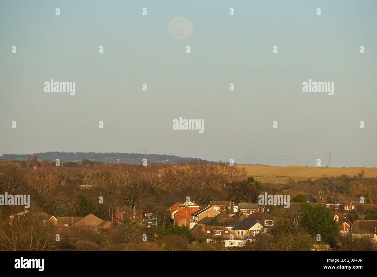 Rainham, Essex, UK. 17th Mar, 2022. UK Weather: 99% waxing gibbous moon rising over Rainham, UK Credit: Marcin Rogozinski/Alamy Live News Stock Photo