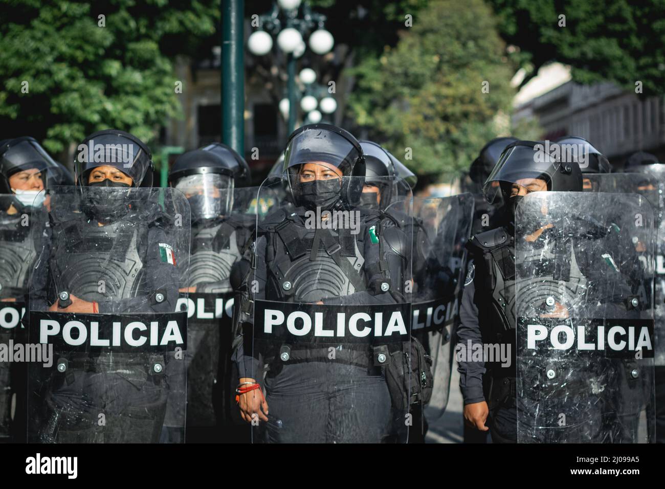 female police officers prepare to repress feminist protesters for ...