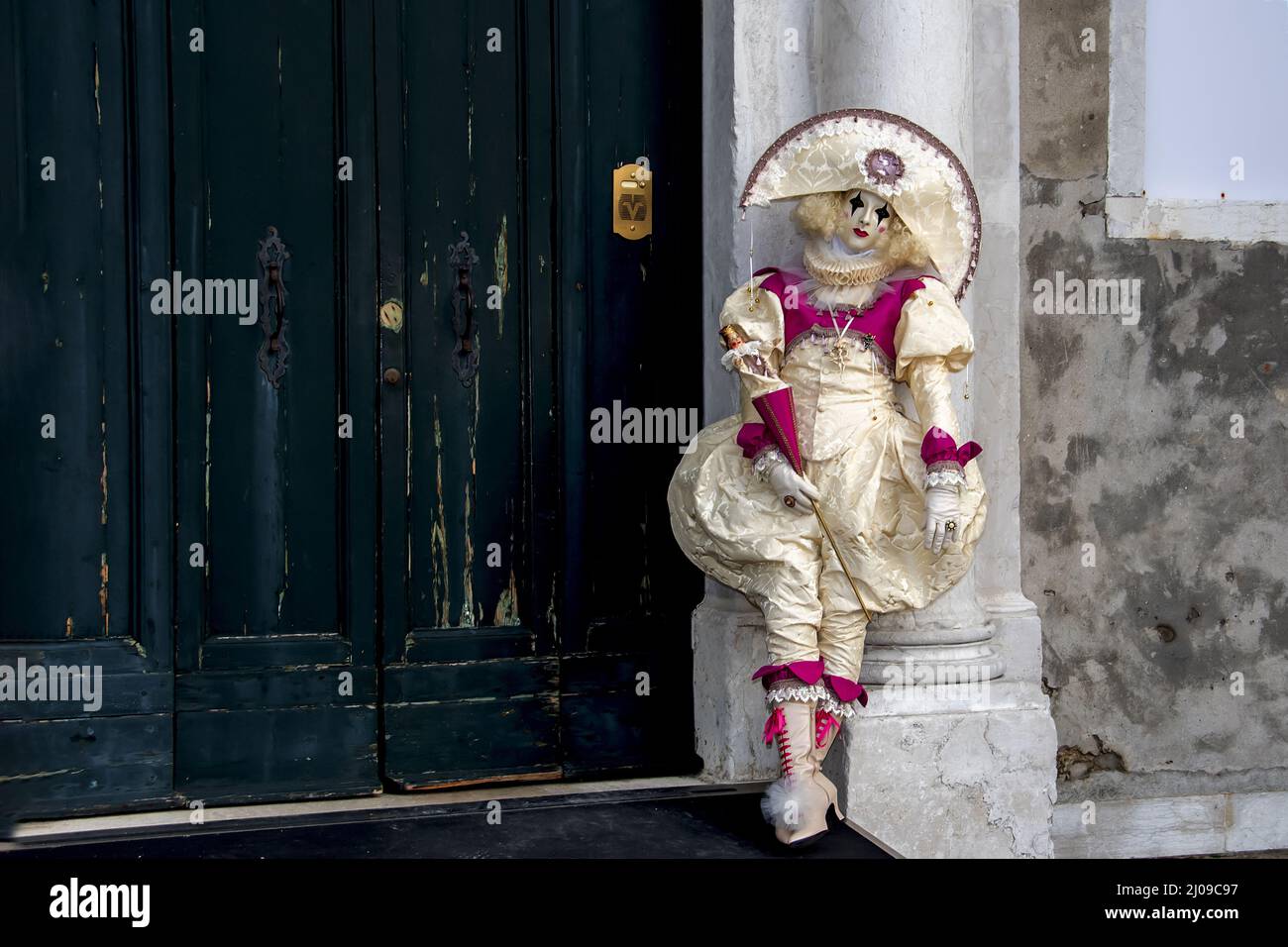 Mannequin in carnival costume hi-res stock photography and images - Alamy
