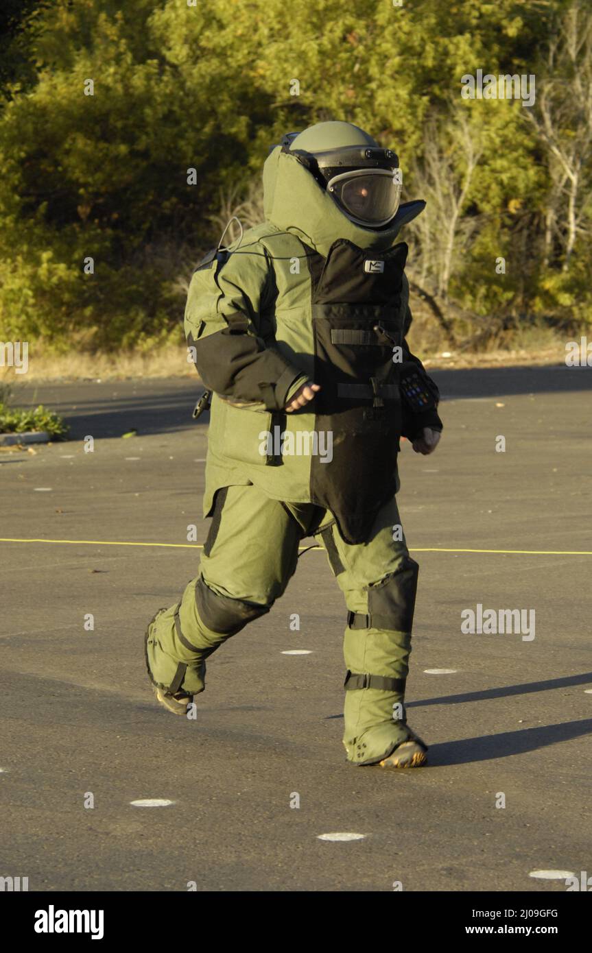 San Diego Fire-Rescue EOD technician on the move Stock Photo
