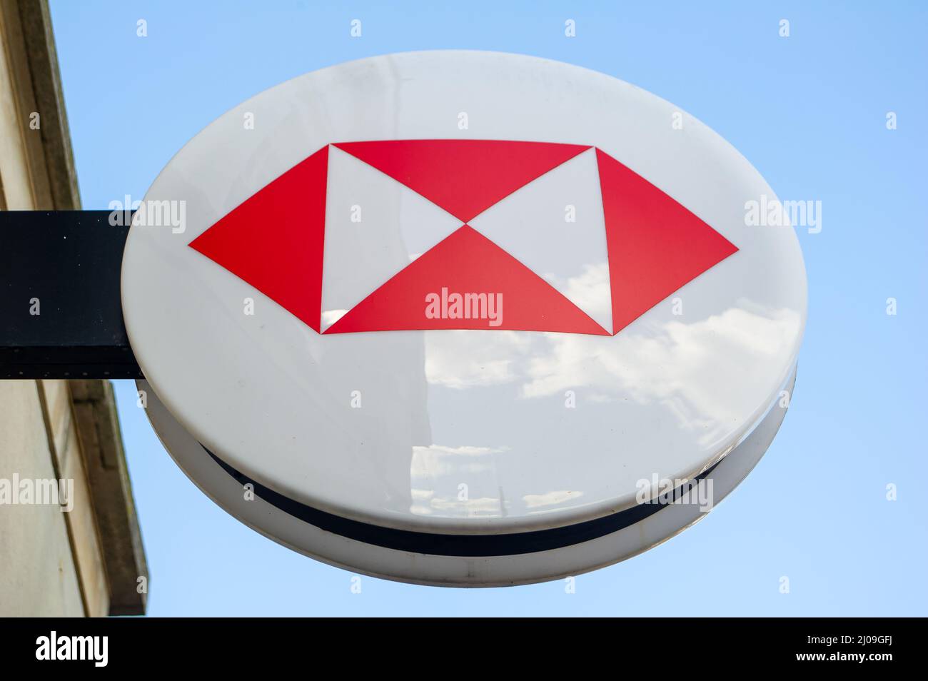 Hsbc bank branch hi-res stock photography and images - Page 11 - Alamy, image size:1300x954