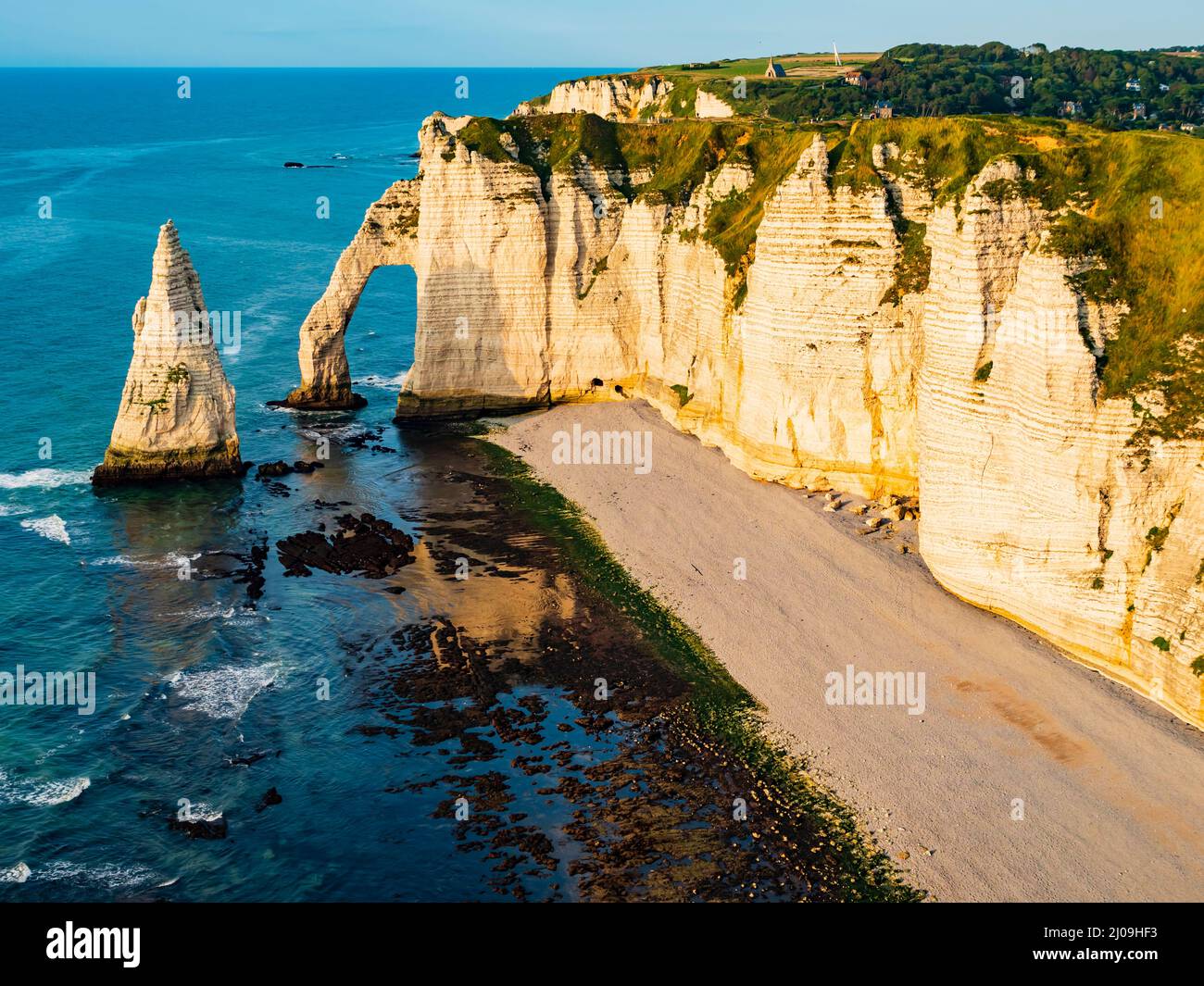 Panoramic view of Etretat coastline, vertical chalk cliffs with ...
