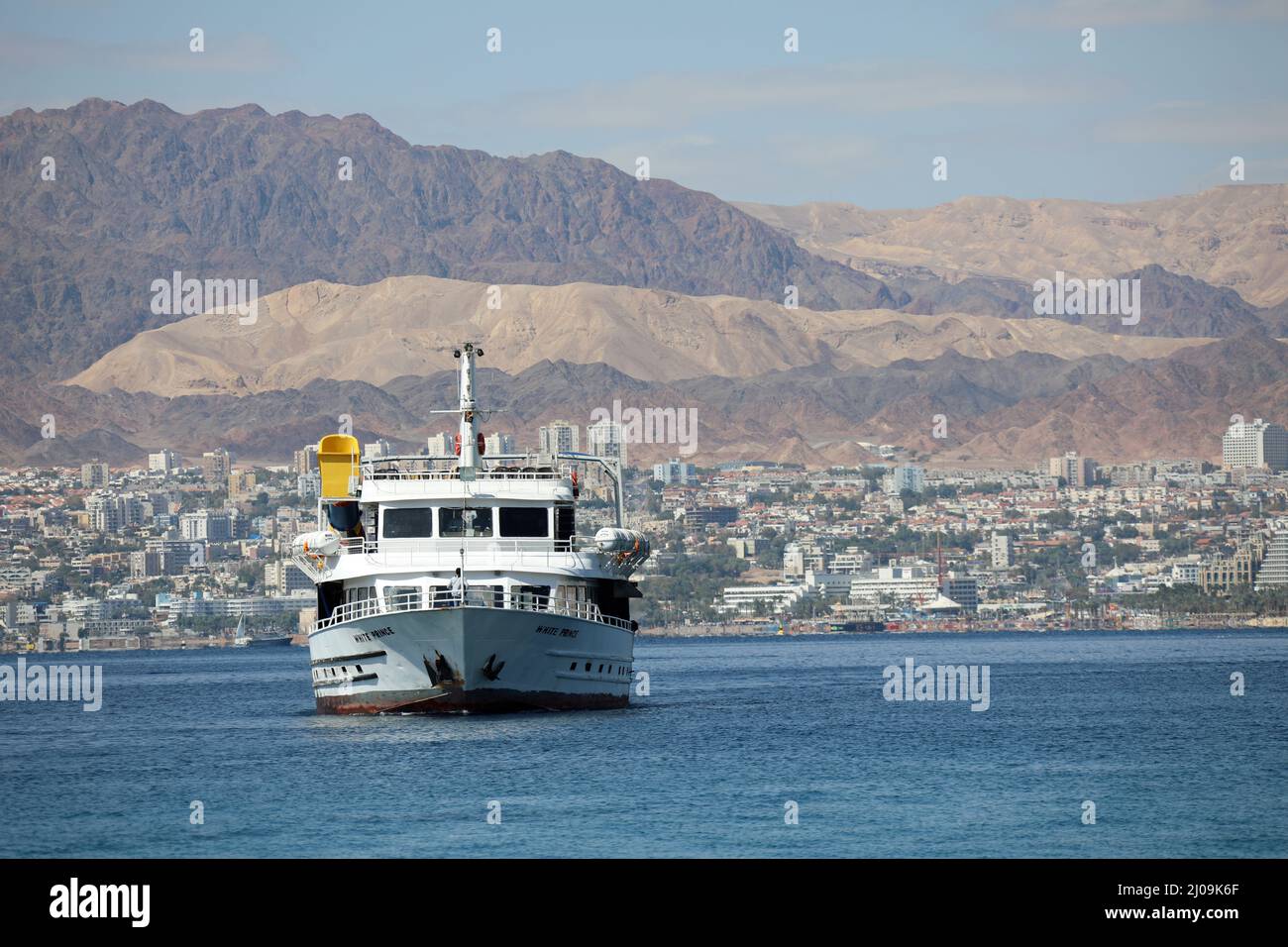 White Prince pleasure cruise in the Gulf of Eilat Stock Photo