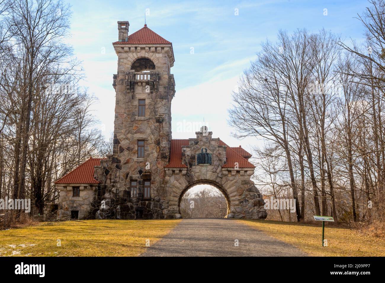 New Paltz, NY - USA - Mar 15, 2022: Landscape view of the historic Mohonk Testimonial Gateway. The stone gatehouse was built in 1908 and was the entra Stock Photo
