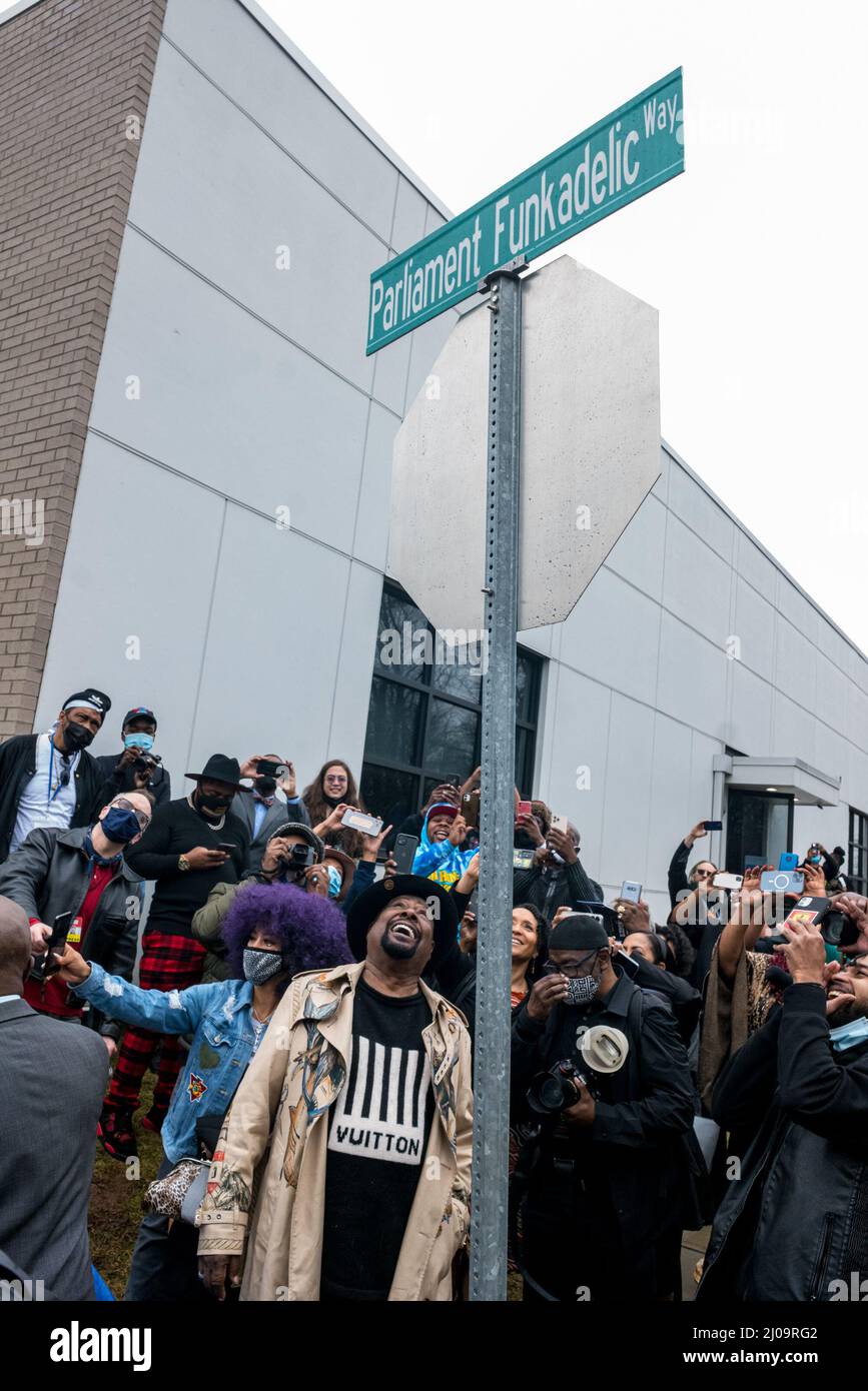 Plainfield, New Jersey, USA. 17th Mar, 2022. Musician GEORGE CLINTON unveils the street sign Parliament Funcadelic on the corner of Plainfield Avenue and South Second Street in Plainfield, NJ. Clinton, founder of the Parliament and the Parliament-Funcadelic was honored by the city of Plainfield. Clinton's former barber shop 'Silk Road'' once stood on this block Clinton produced the funk hit was 'The Mothership Connection. Credit: ZUMA Press, Inc./Alamy Live News Stock Photo