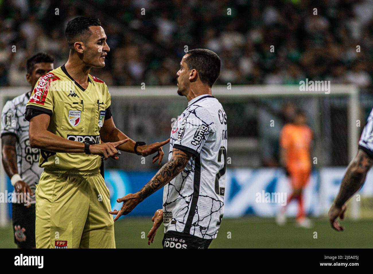 SÃO PAULO, SP - 17.03.2022: PALMEIRAS X CORINTHIANS - Gustavo Gómez in the  match between Palmeiras X Corinthians, valid for the 6th round (delayed) of  the 2022 Campeonato Paulista, held at the