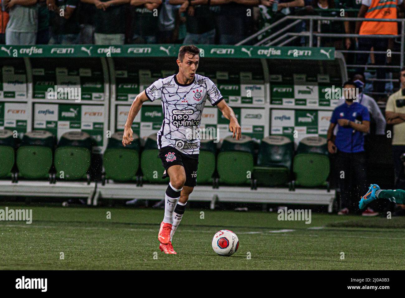 SÃO PAULO, SP - 17.03.2022: PALMEIRAS X CORINTHIANS - Gustavo Gómez in the  match between Palmeiras X Corinthians, valid for the 6th round (delayed) of  the 2022 Campeonato Paulista, held at the