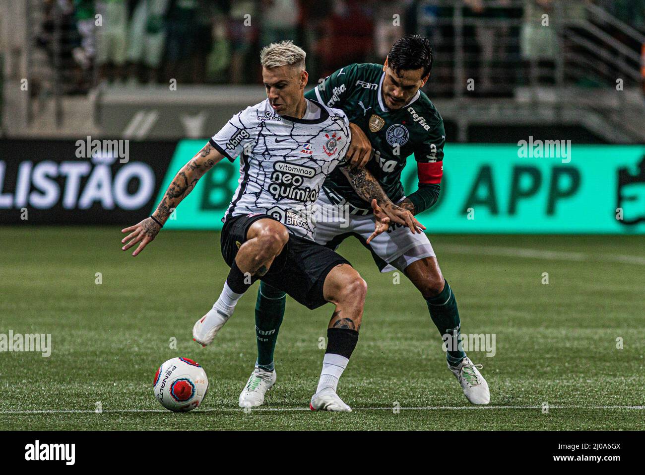 SÃO PAULO, SP - 17.03.2022: PALMEIRAS X CORINTHIANS - Gustavo Gómez in the  match between Palmeiras X Corinthians, valid for the 6th round (delayed) of  the 2022 Campeonato Paulista, held at the