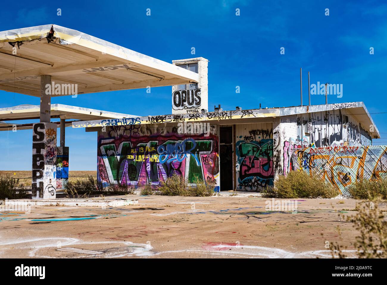 Deserted gas station arizona hires stock photography and images Alamy