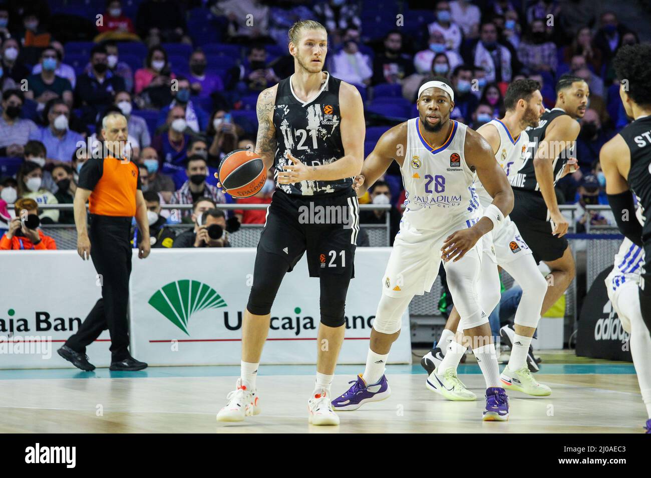 Madrid, Spain. 17th Mar, 2022. Dylan Osetkowski of Asvel Lyon-Villeurbanne and Guerschon Yabusele of Real Madrid during the Turkish Airlines Euroleague basketball match between Real Madrid and Asvel Lyon-Villeurbanne on march 17, 2022 at Wizink Center in Madrid, Spain Credit: Independent Photo Agency/Alamy Live Newss Stock Photo