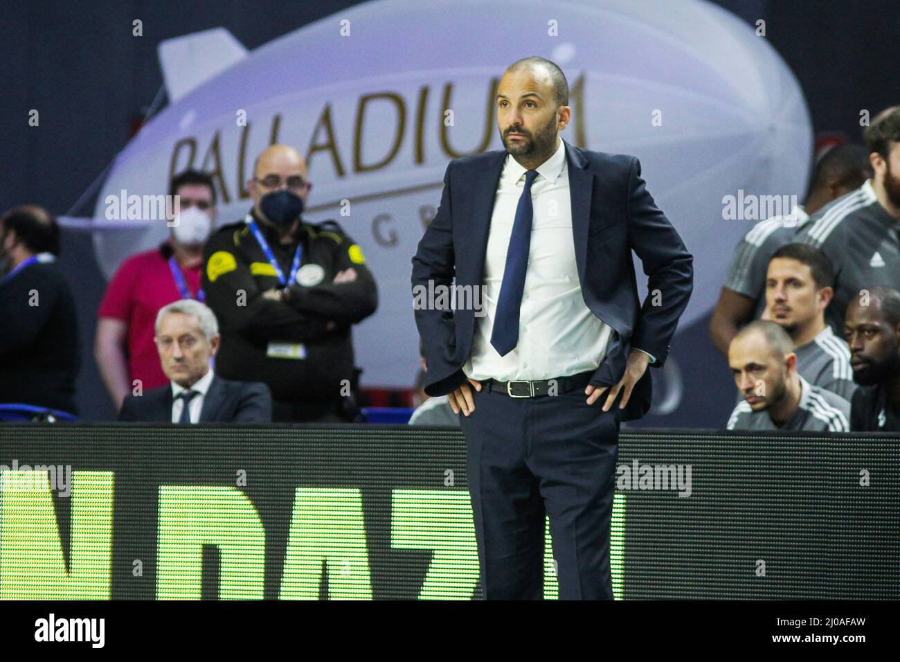Madrid, Spain. 17th Mar, 2022. TJ Parker, head coach of Asvel Lyon-Villeurbanne during the Turkish Airlines Euroleague basketball match between Real Madrid and Asvel Lyon-Villeurbanne on march 17, 2022 at Wizink Center in Madrid, Spain Credit: Independent Photo Agency/Alamy Live Newss Stock Photo