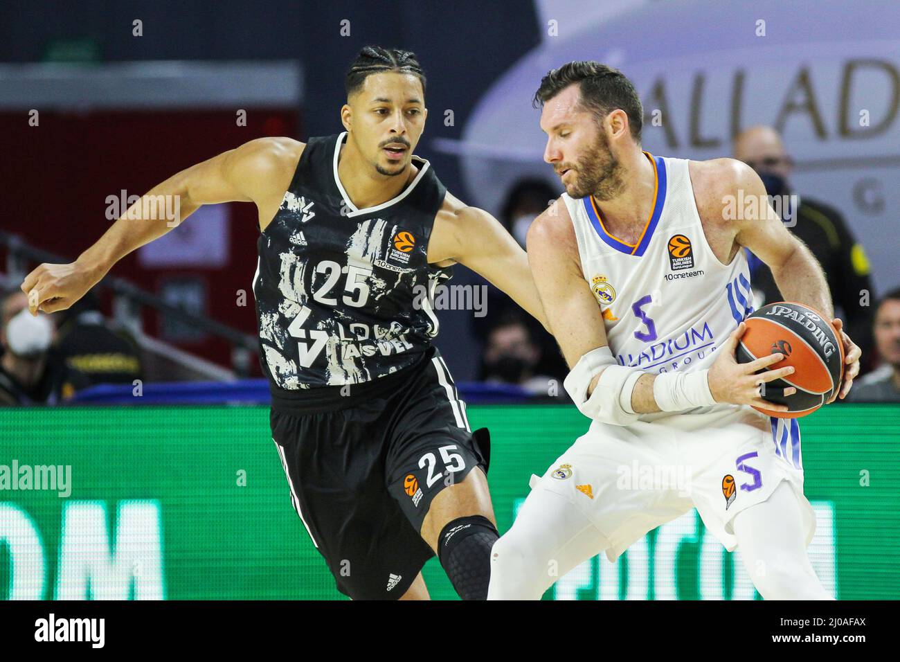 Madrid, Spain. 17th Mar, 2022. William Howard of Asvel Lyon-Villeurbanne and Rodolfo Fernandez Farres 'Rudy' of Real Madrid during the Turkish Airlines Euroleague basketball match between Real Madrid and Asvel Lyon-Villeurbanne on march 17, 2022 at Wizink Center in Madrid, Spain Credit: Independent Photo Agency/Alamy Live Newss Stock Photo