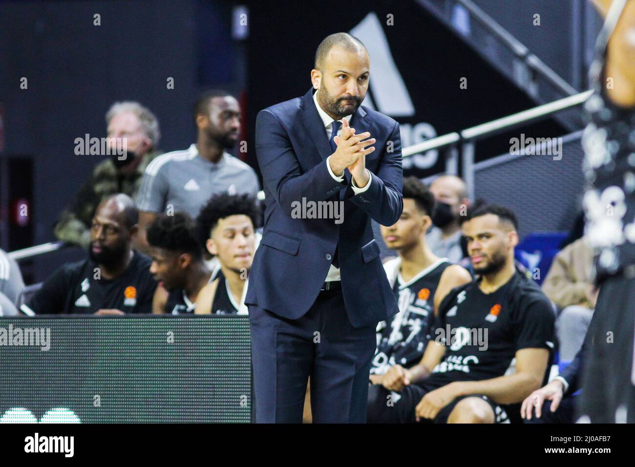 Madrid, Spain. 17th Mar, 2022. TJ Parker, head coach of Asvel Lyon-Villeurbanne during the Turkish Airlines Euroleague basketball match between Real Madrid and Asvel Lyon-Villeurbanne on march 17, 2022 at Wizink Center in Madrid, Spain Credit: Independent Photo Agency/Alamy Live Newss Stock Photo