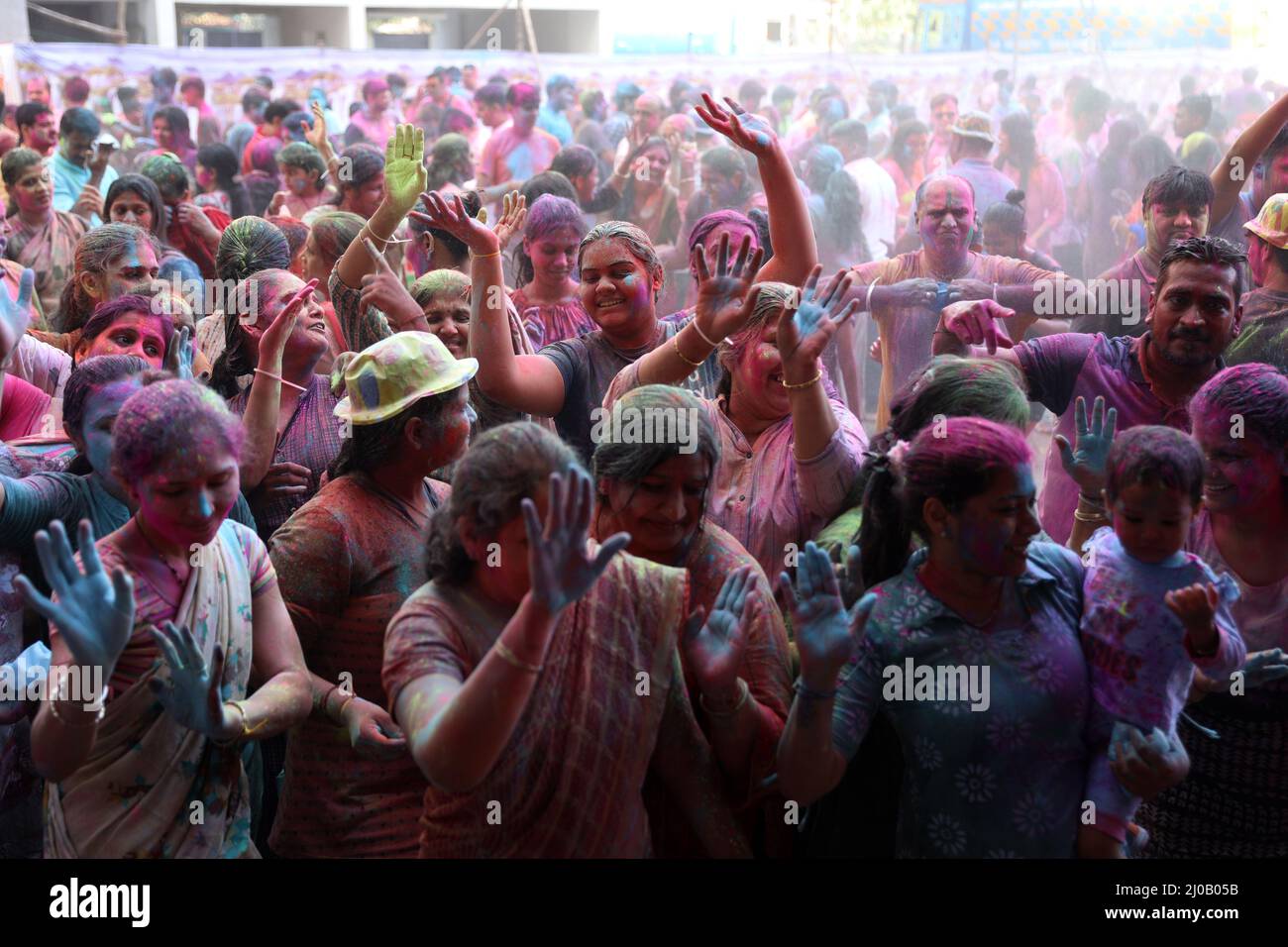 about holi in tamil
