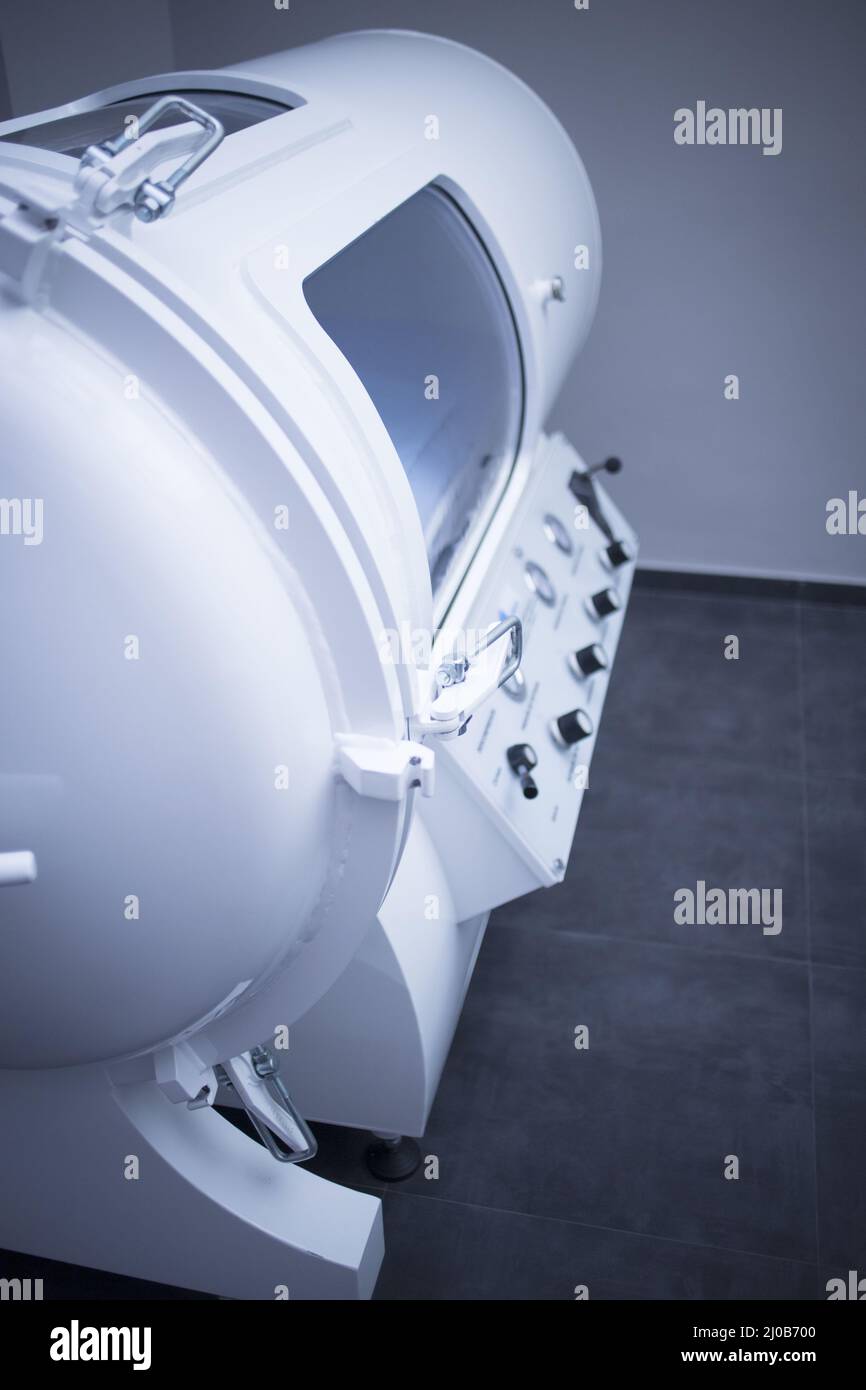 HBOT Hyperbaric Oxygen Therapy treatment chamber Stock Photo Alamy