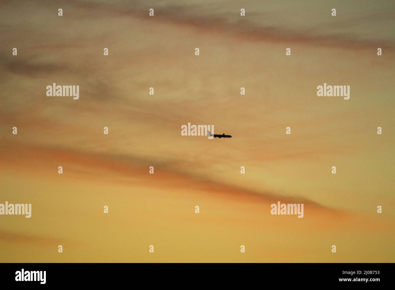 Airplane in the evening sky hi-res stock photography and images - Alamy