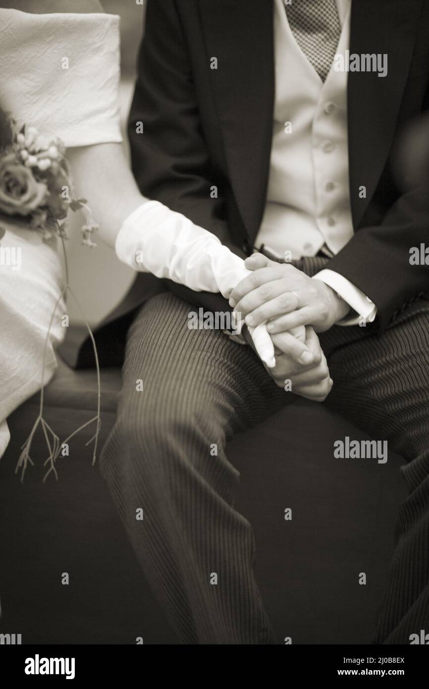 Hands of bride and bridegroom in wedding marriage ceremony Stock Photo