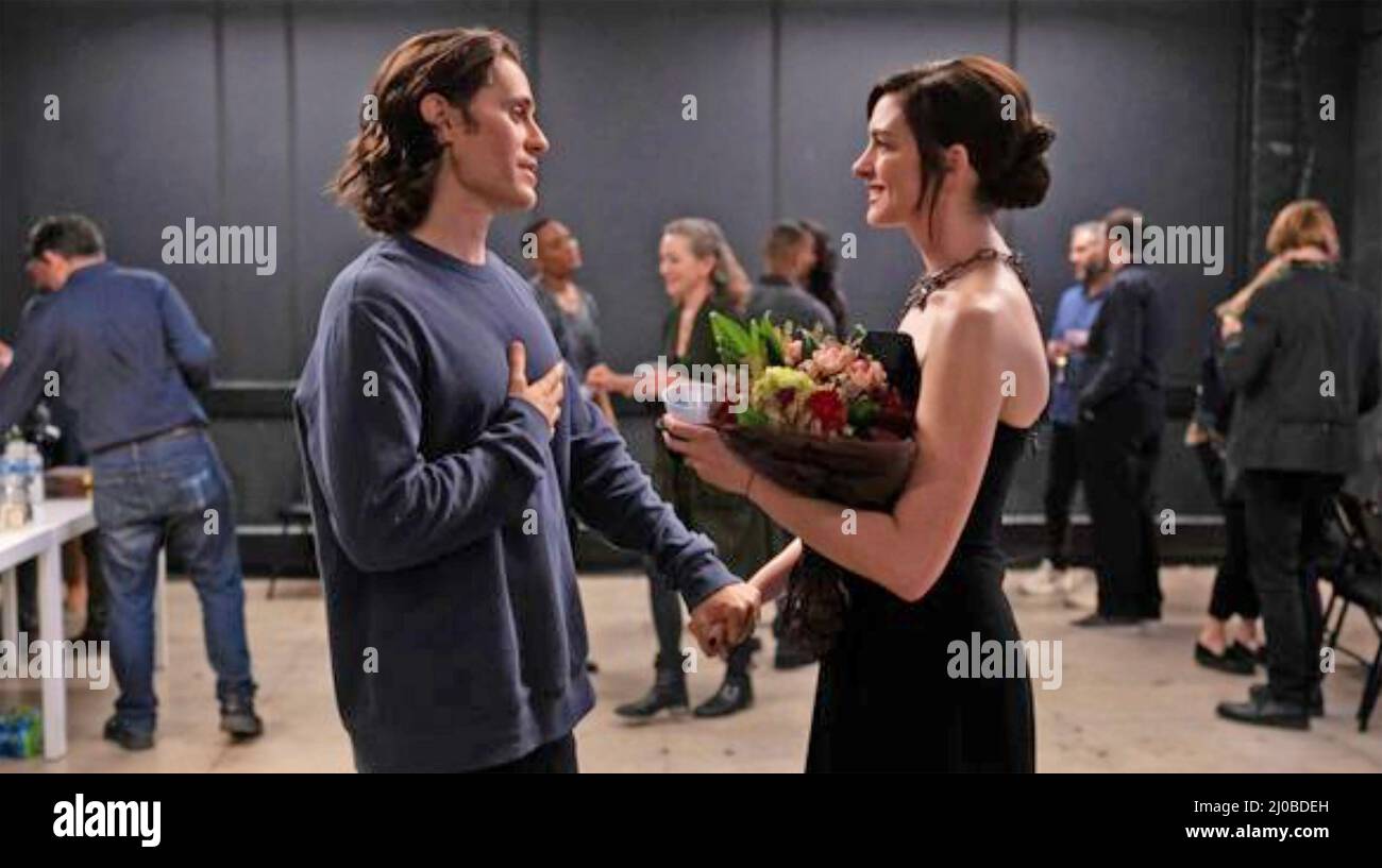 WE CRASHED 2032 Apple TV ser9es with Jared Leto as Adam Neumann and Anne Hathaway as his wifew Rebekahanne thaway Stock Photo