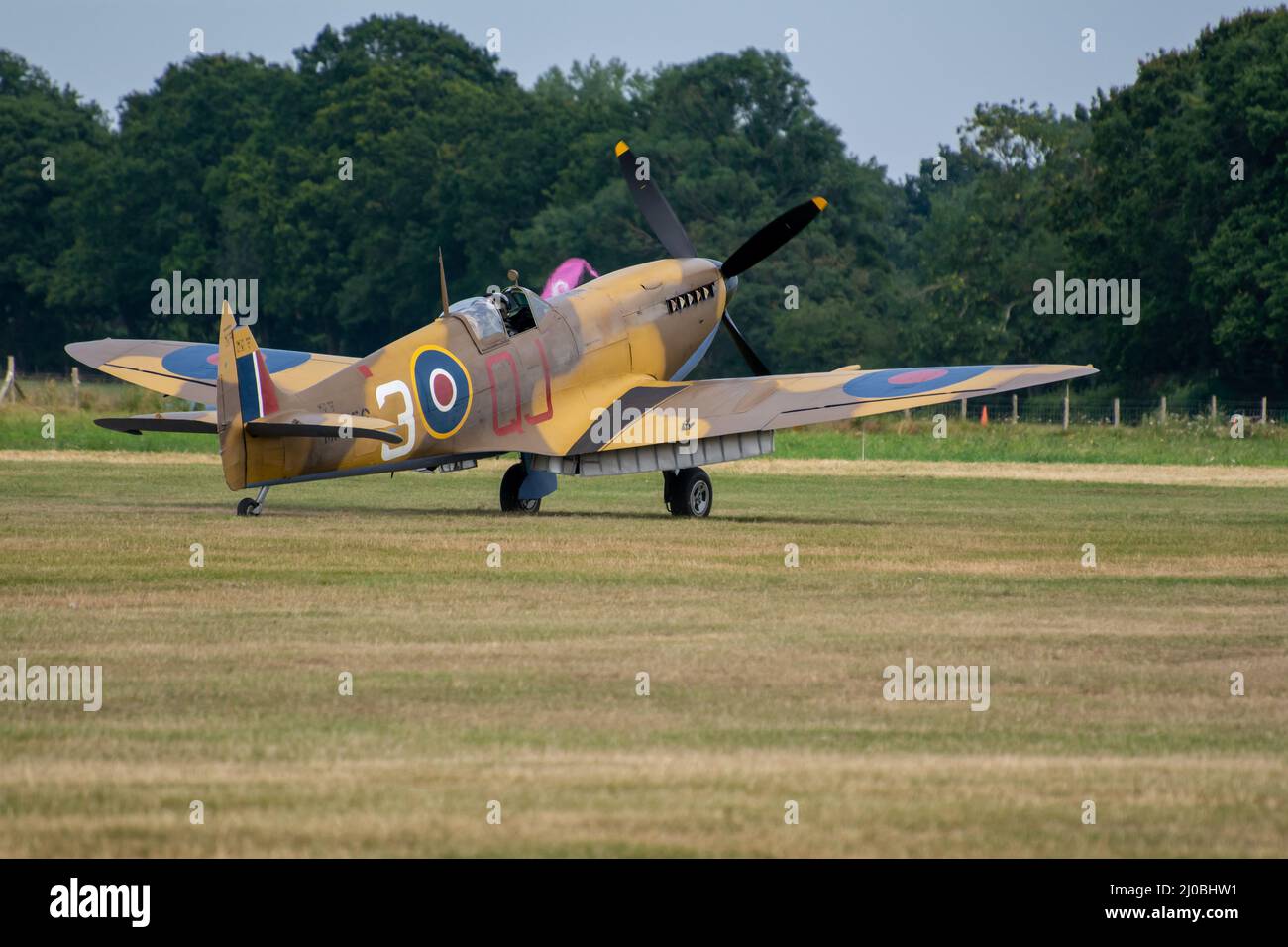 Headcorn, Kent  UK - July 1st 2018 Royal Air Force ground crew do pre-flight checks and prepare a group of spitfire WW2 fighter planes for takeoff. Stock Photo