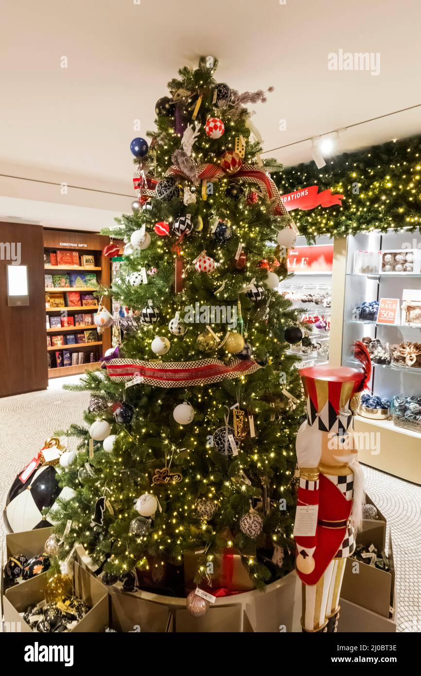 England, London, Southwark, London Bridge City, London Bridge Train