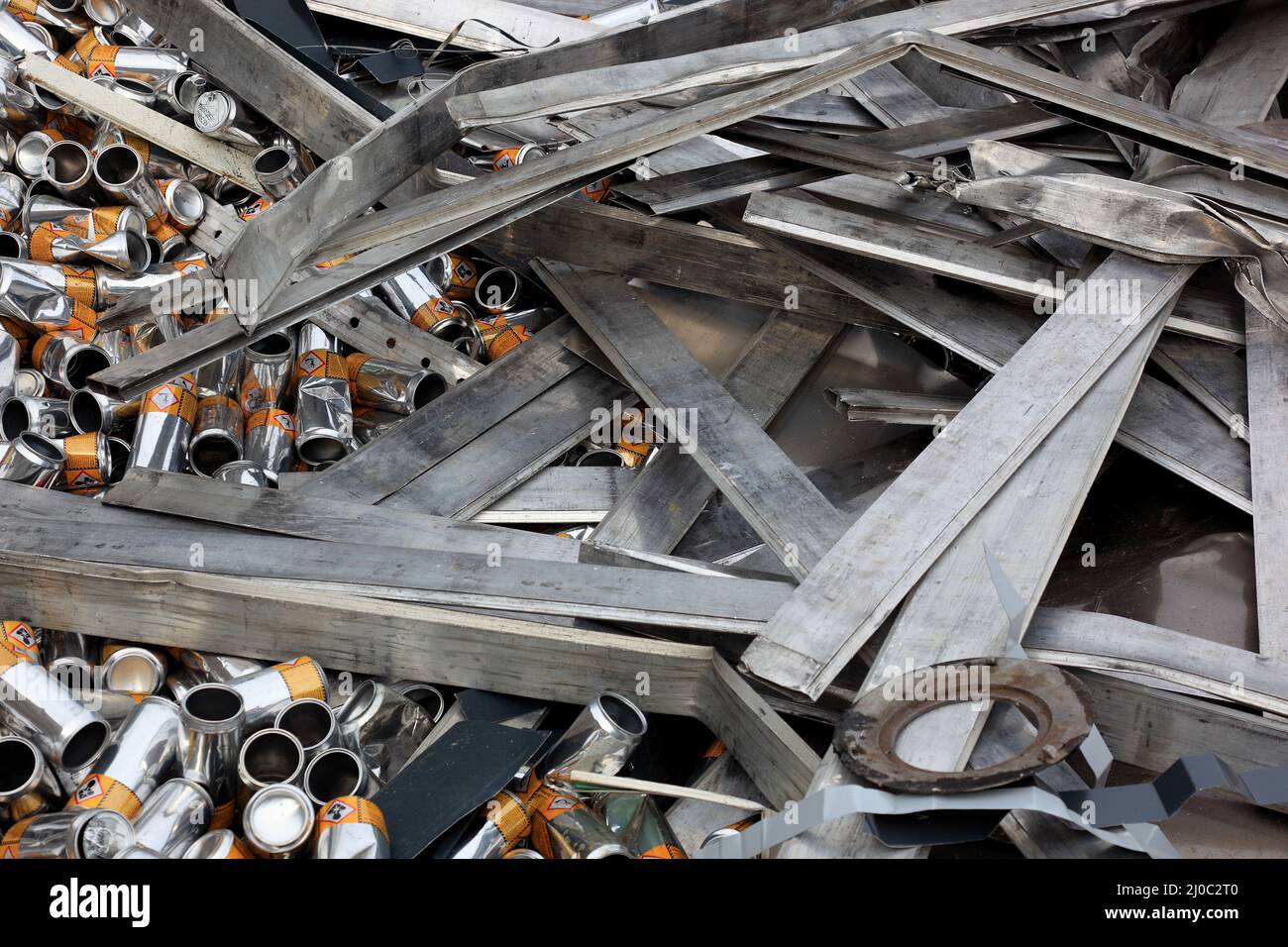 Altmetall, Aluminium und Edelstahl zum Recycling  /  Scrap metal, aluminum and stainless steel for recycling Stock Photo