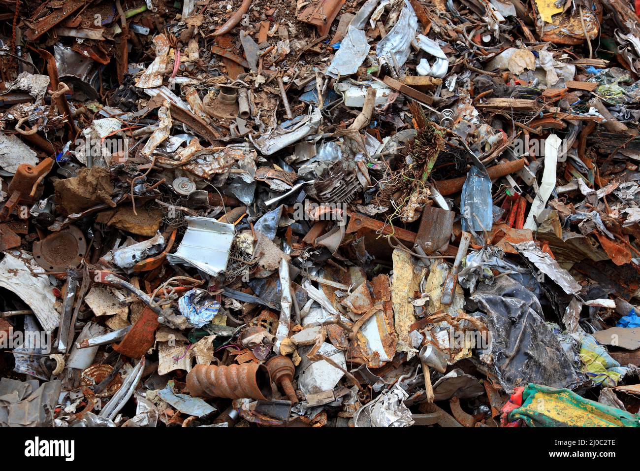 Altmetall, Industrieabfälle zum Recycling  /  Scrap metal, industrial waste for recycling Stock Photo