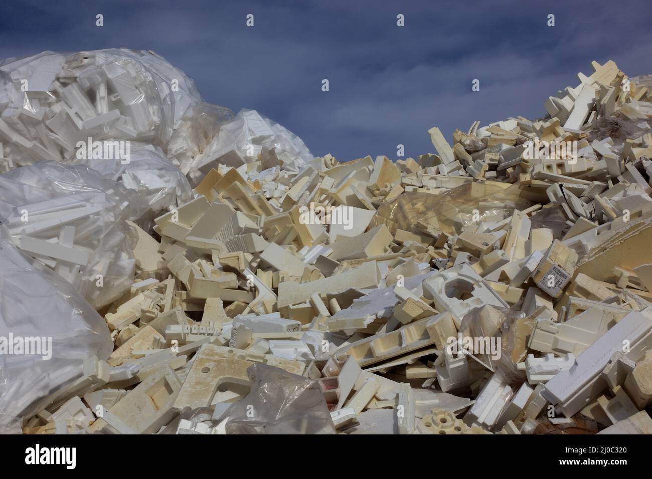 Styrophorabfälle, Reste von Verpackungsmaterial  /  Styrophoric waste, remains of packaging material Stock Photo