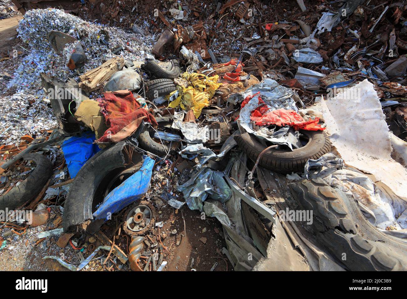 Abfall, Müllablagerung auf einer Halde  /  Waste, garbage dumping on a heap Stock Photo