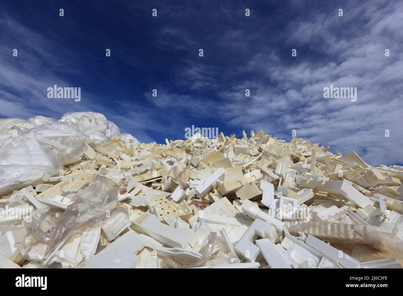 Styrophorabfälle auf einem Recyclingbetrieb  /  Styrophoric waste at a recycling plant Stock Photo