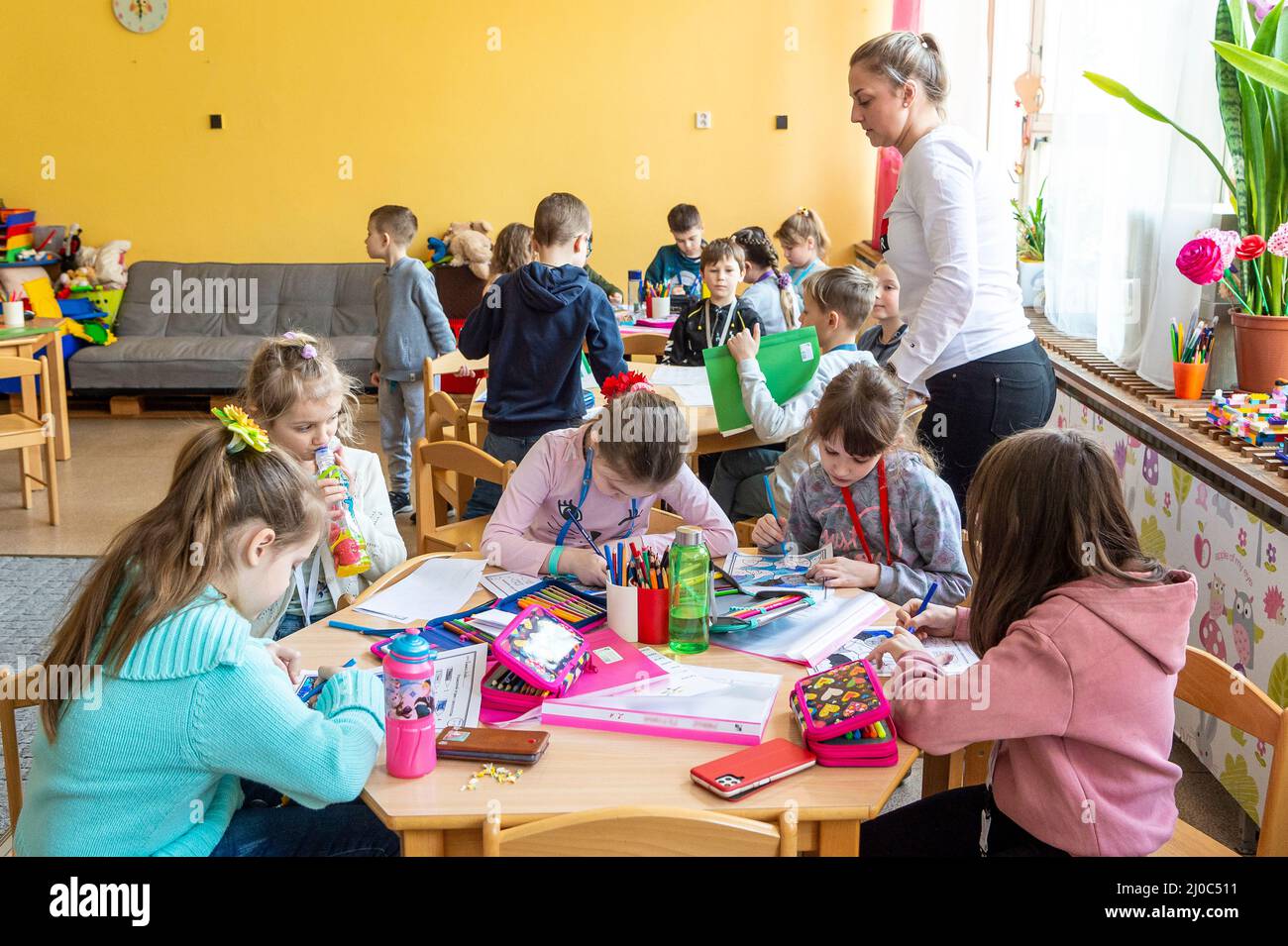 Usti Nad Labem, Czech Republic. 18th Mar, 2022. Teacher Pavlina Valentova in the class school for Ukrainian refugee children to learn Czech language, housed in Eliska Krasnohorska Primary School in Usti nad Labem, Czech Republic, on Friday, March 18, 2022. Ukrainians are fleeing the war, as Russia invaded Ukraine on February 24. Credit: Ondrej Hajek/CTK Photo/Alamy Live News Stock Photo