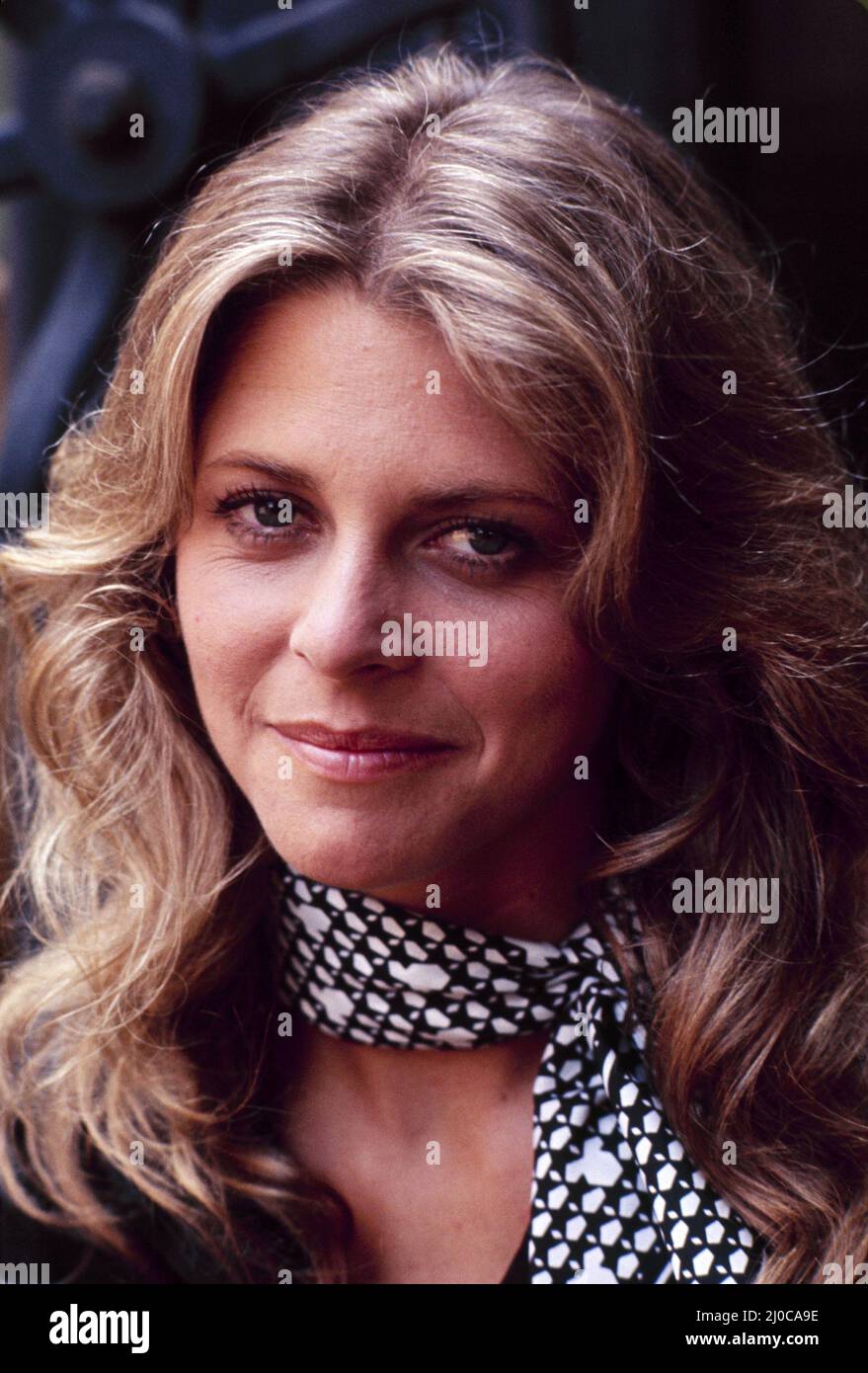 LINDSAY WAGNER in THE SIX MILLION DOLLAR MAN (1974), directed by RICHARD  DONNER, RICHARD IRVING, JERRY LONDON and ERNEST PINTOFF. Credit: Universal  Pictures Television / Album Stock Photo - Alamy