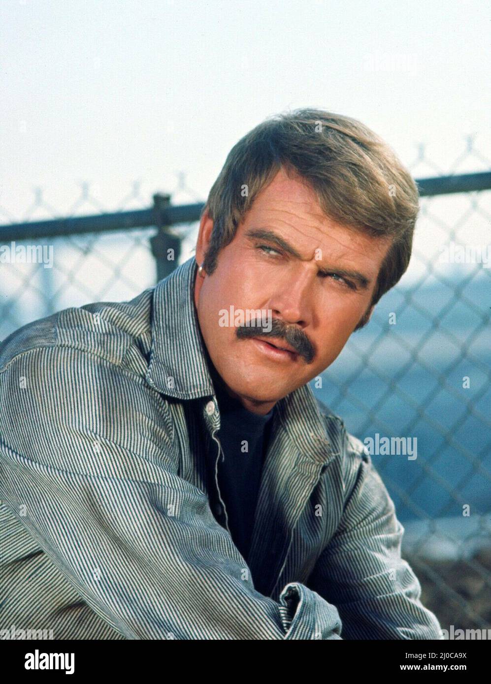 LEE MAJORS in THE SIX MILLION DOLLAR MAN (1974), directed by RICHARD DONNER, RICHARD IRVING, JERRY LONDON and ERNEST PINTOFF. Credit: Universal Pictures Television / Album Stock Photo