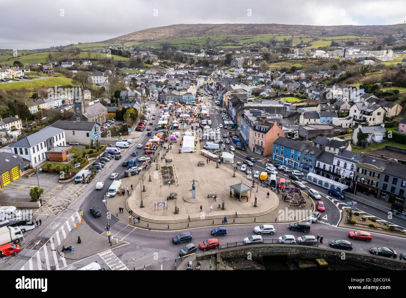 Bantry, West Cork, Ireland. 18th Mar, 2022. Bantry Market took place today with music in the square as part of the St. Patrick's Festival. The square was busy with many stalls and hundreds of people. Met Éireann has forecast sunshine for the rest of the day. Credit: AG News/Alamy Live News Stock Photo