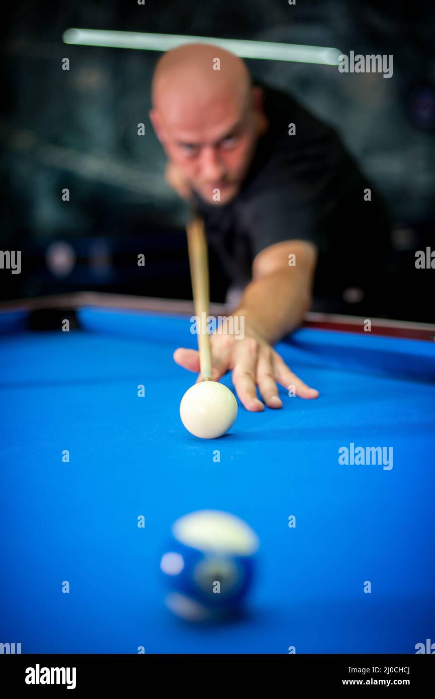 Man playing billard hires stock photography and images Alamy