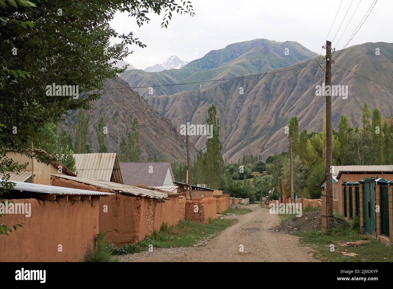 Village Street with loam houses in Kyzyl Oi, KÃ¶komeren Valley, Cental Kyrgyzstan Stock Photo