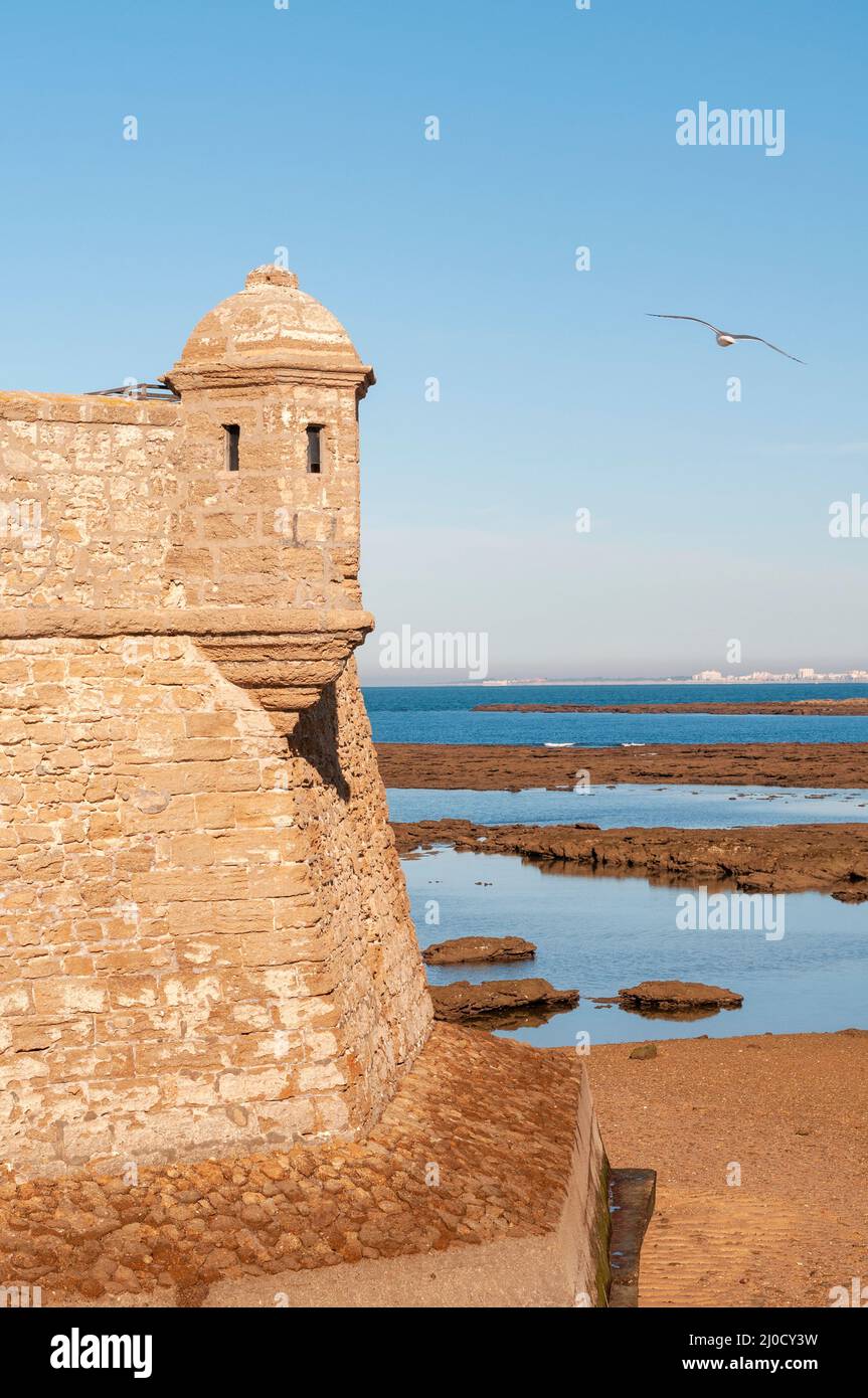 Castillo del Faro, fortress on la Caleta beach in the port of Cadiz, Mareógrafo, P.º Fernando Quiñones, Cádiz, Spain Stock Photo