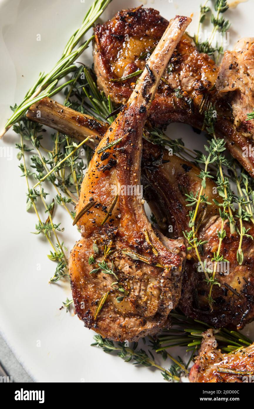 https://c8.alamy.com/comp/2J0D00C/homemade-roasted-lamb-chops-with-thyme-and-rosemary-2J0D00C.jpg