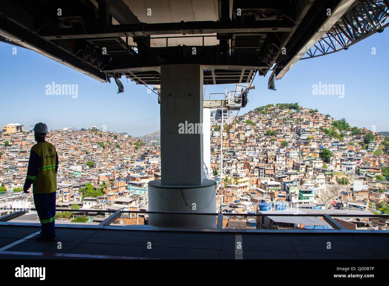 Rio de Janeiro, Brazil. 18th Mar, 2022. March 18, 2022, Rio de Janeiro, Rio de Janeiro, Brasil: (INT) Government of Rio de Janeiro begins restoration work on the Alemao cable car. March 18, 2022, Rio de Janeiro, Brazil. Governor of Rio de Janeiro, Claudio Castro, and the secretary of Infrastructure and Works, Max Lemos, announce the beginning of the restoration works on the Cable Car of Alemao, at Estacao Baiana, in Ramos, Rio de Janeiro, on Friday (18). With a total distance of 3.5 kilometers and 152 gondolas, the cable car will benefit 10,000 residents of the communities of Bonsucesso, Adeus Stock Photo
