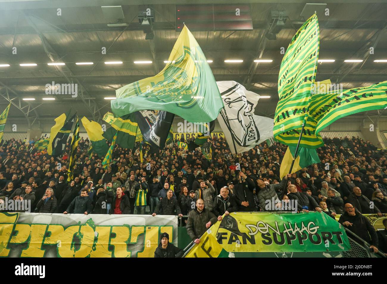 Brace heroisk Syd Netherlands. 18th Mar, 2022. DEN HAAG, NETHERLANDS - MARCH 18: The flag and  Supporters of of ADO Den Haag during the Dutch Keukenkampioendivisie match  between ADO Den Haag and FC Volendam at