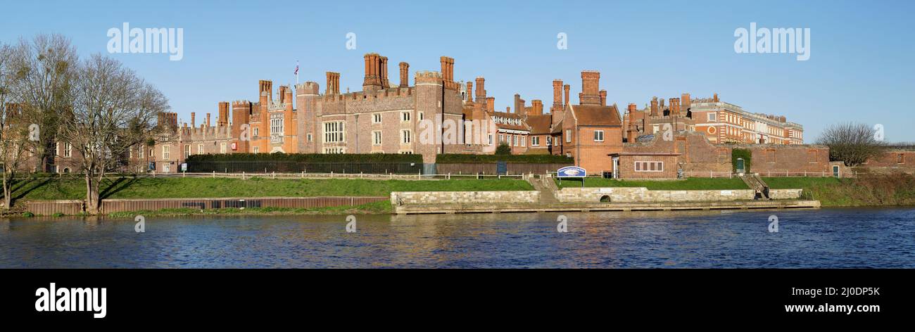 UK, England, London, Hampton Court Palace pano river thames Stock Photo