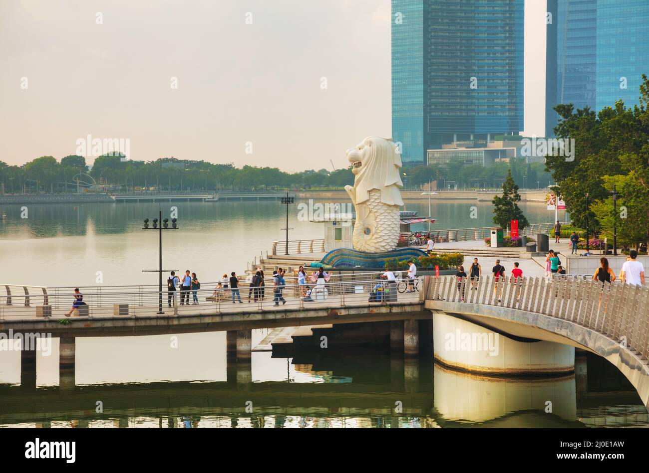 Overview of the marina bay with the Merlion Stock Photo