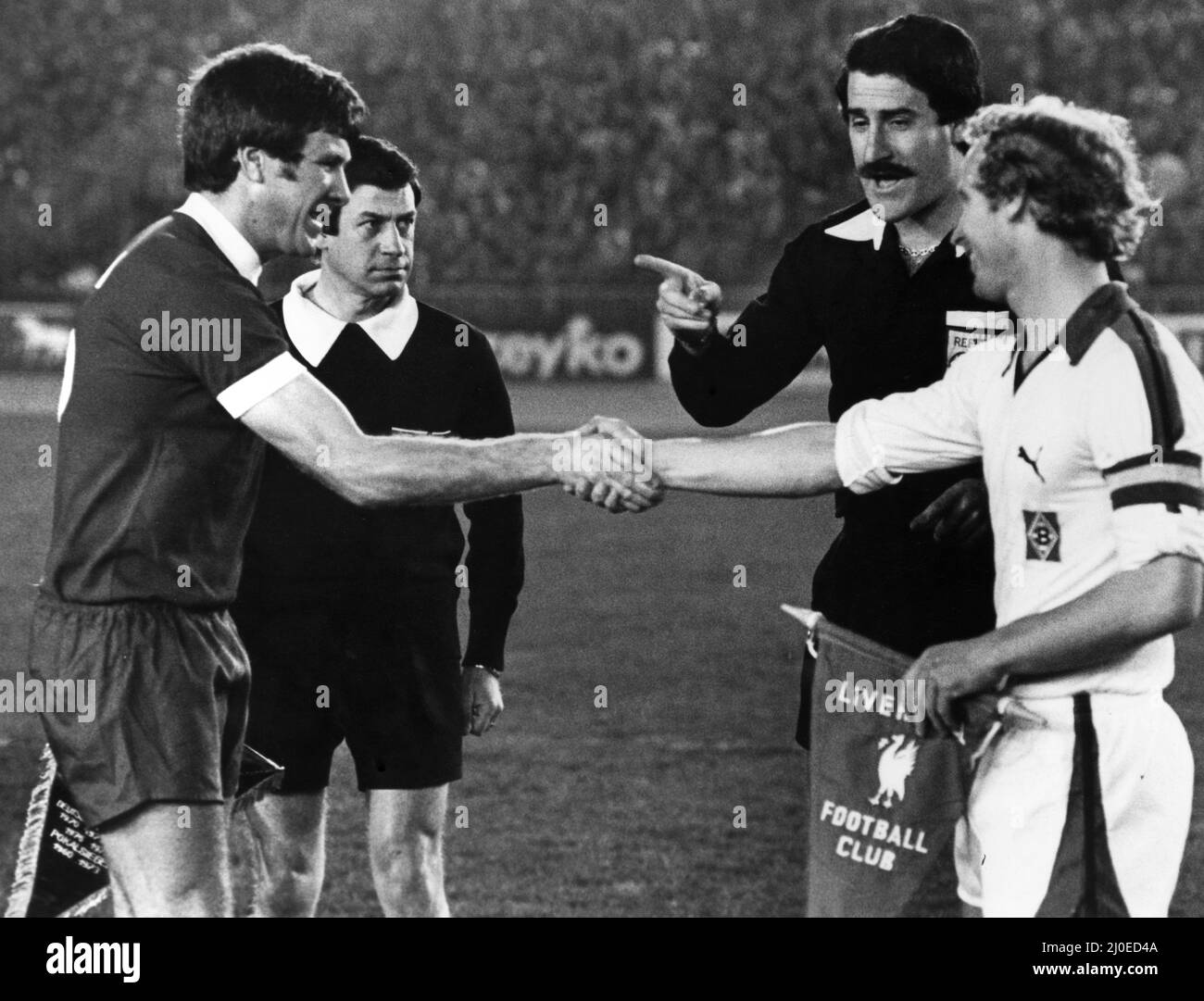 European Cup Semi Final First leg match at the Rheinstadion, Dusseldorf. Borussia Moenchengladbach 2  v Liverpool 1. Liverppol captain Emlyn Hughes shakes hands with Moenchengladbach captain Berti Vogts during the exchange of pennants before kick off.  The German team went on to win the match two one but Liverpool won the second leg at Anfield 3-0 to progress to their second consecutive European Cup Final. 29th March 1978. Stock Photo
