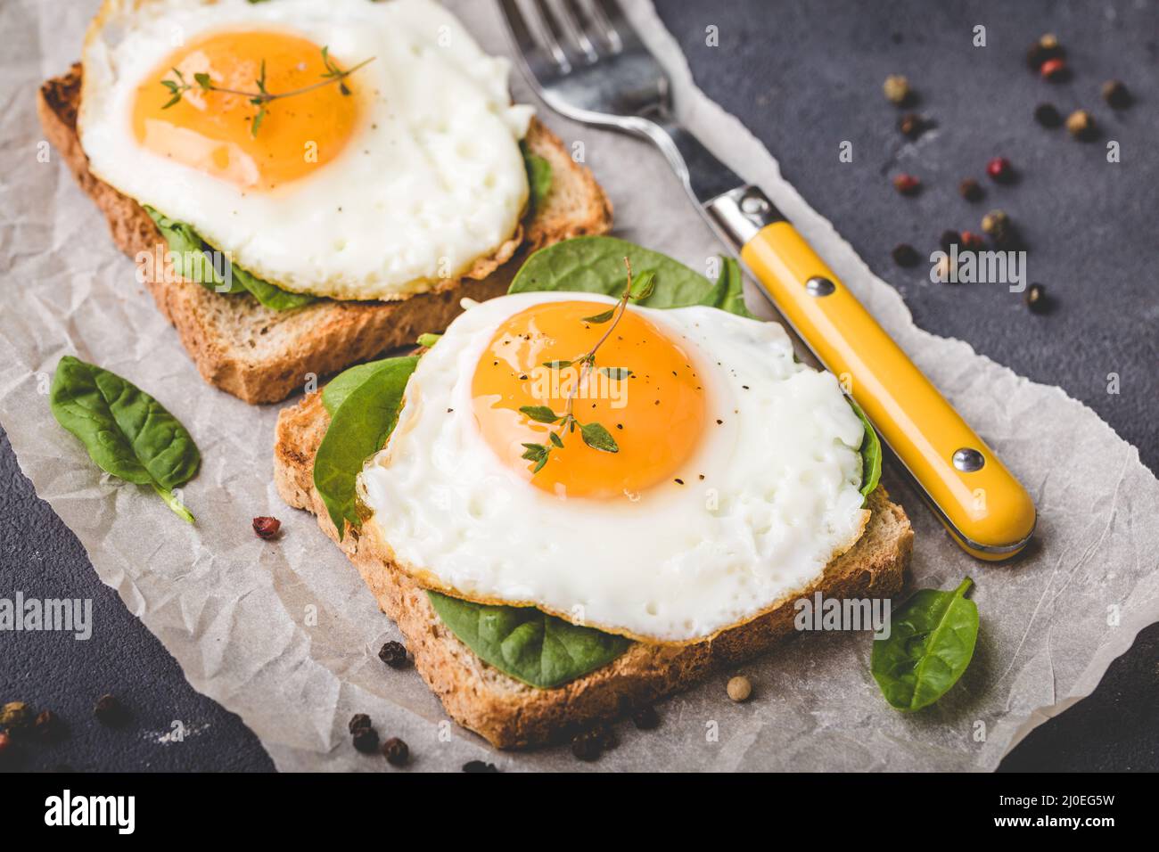 Healthy fried egg sandwich Stock Photo Alamy