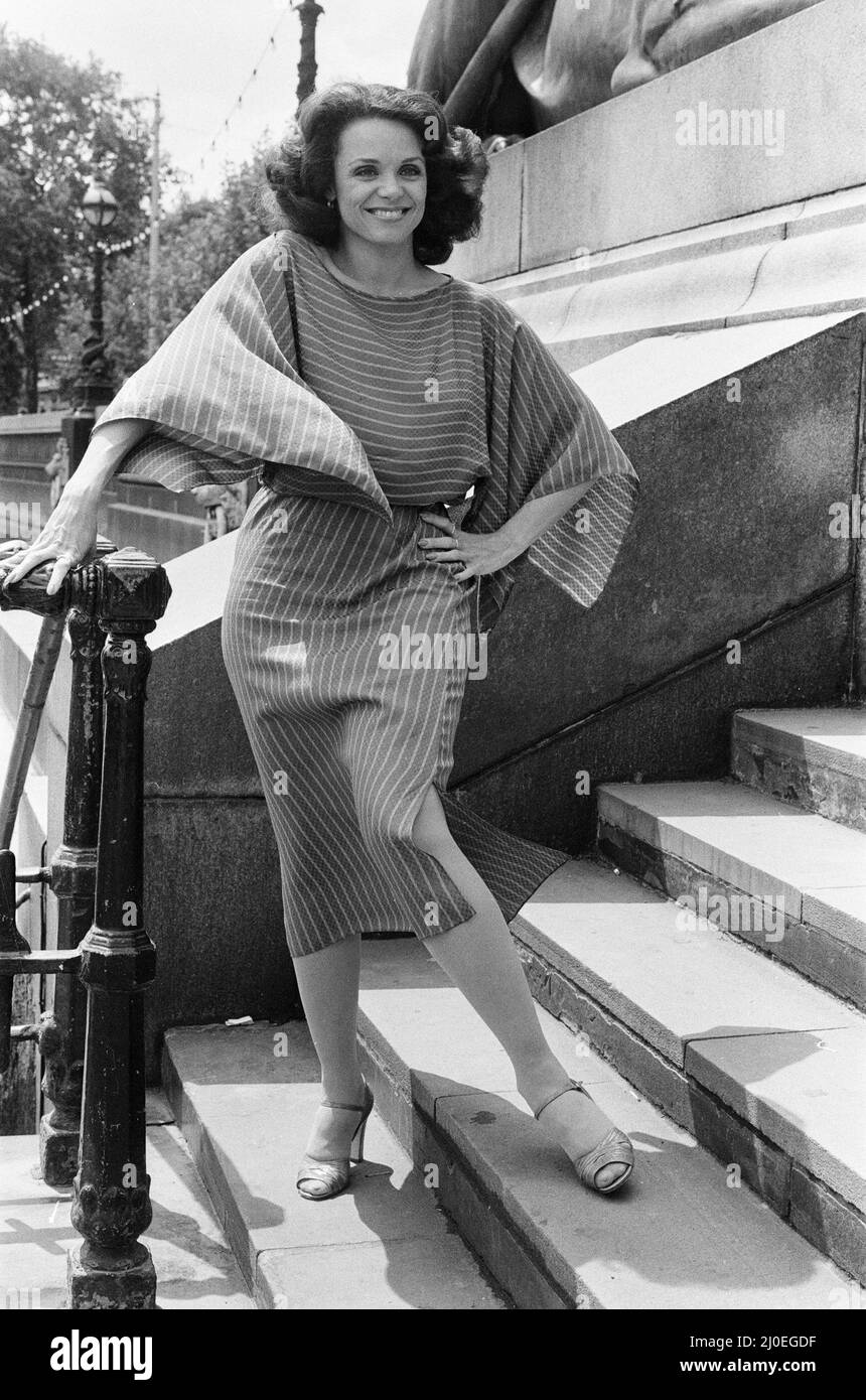 Valerie Harper, American actress and star of TV Series Rhoda, photocall in London, on Victoria Embankment, Friday 16th June 1978. Stock Photo