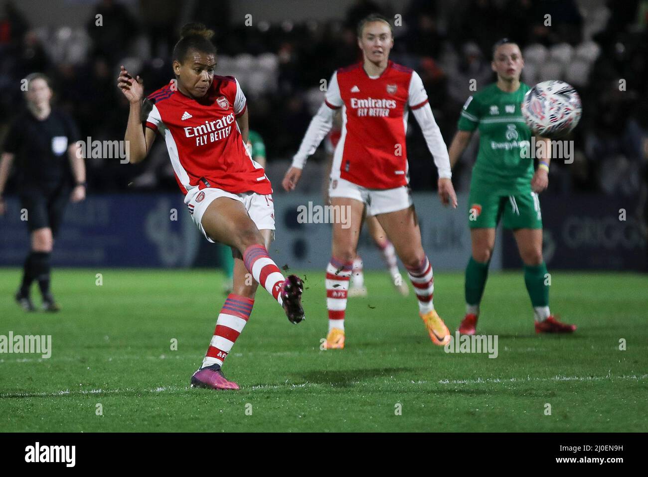 Borehamwood, UK. MAR 18TH Nikita Parris of Arsenal shoots during the Vitality Women's FA Cup match between Arsenal and Coventry United at Meadow Park, Borehamwood on Friday 18th March 2022. (Credit: Tom West | MI News) Credit: MI News & Sport /Alamy Live News Stock Photo